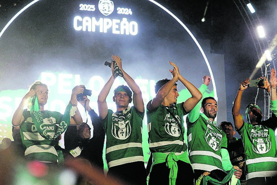 Jogadores em apoteose no Marquês de Pombal