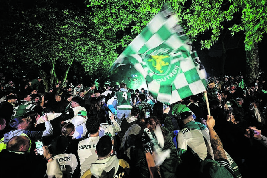 Leões do Porto celebraram na Rotunda da Boavista
