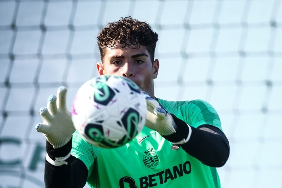 Diogo Pinto será o terceiro guarda-redes da época