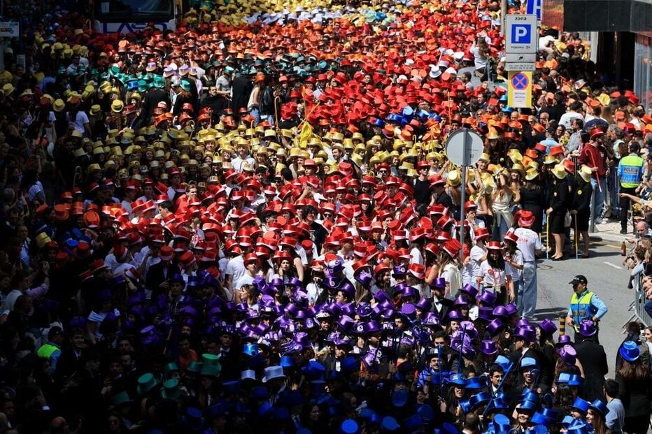 Risos, abraços e muita emoção marcaram o cortejo académico da Queima das Fitas do Porto