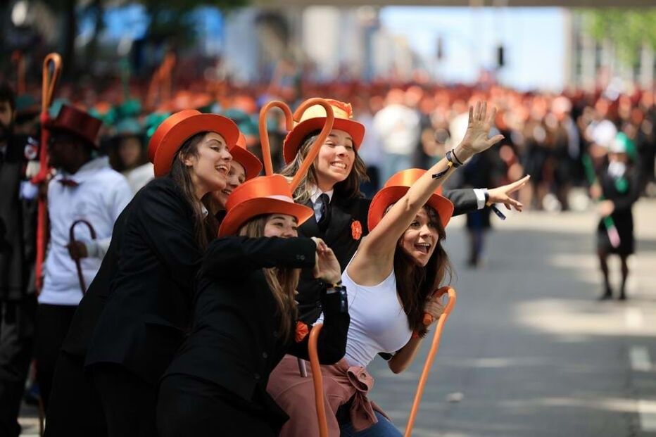 Risos, abraços e muita emoção marcaram o cortejo académico da Queima das Fitas do Porto