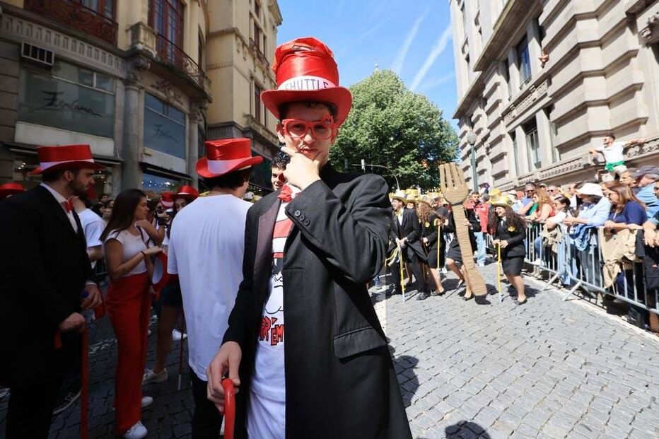 Risos, abraços e muita emoção marcaram o cortejo académico da Queima das Fitas do Porto