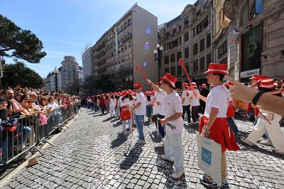 Risos, abraços e muita emoção marcaram o cortejo académico da Queima das Fitas do Porto