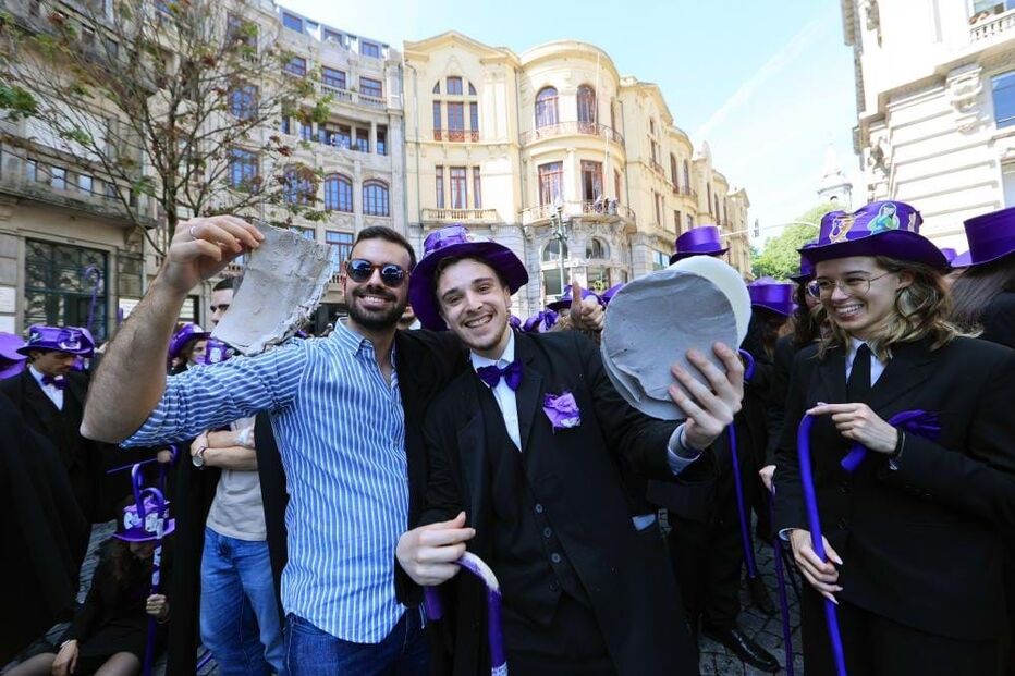 Risos, abraços e muita emoção marcaram o cortejo académico da Queima das Fitas do Porto