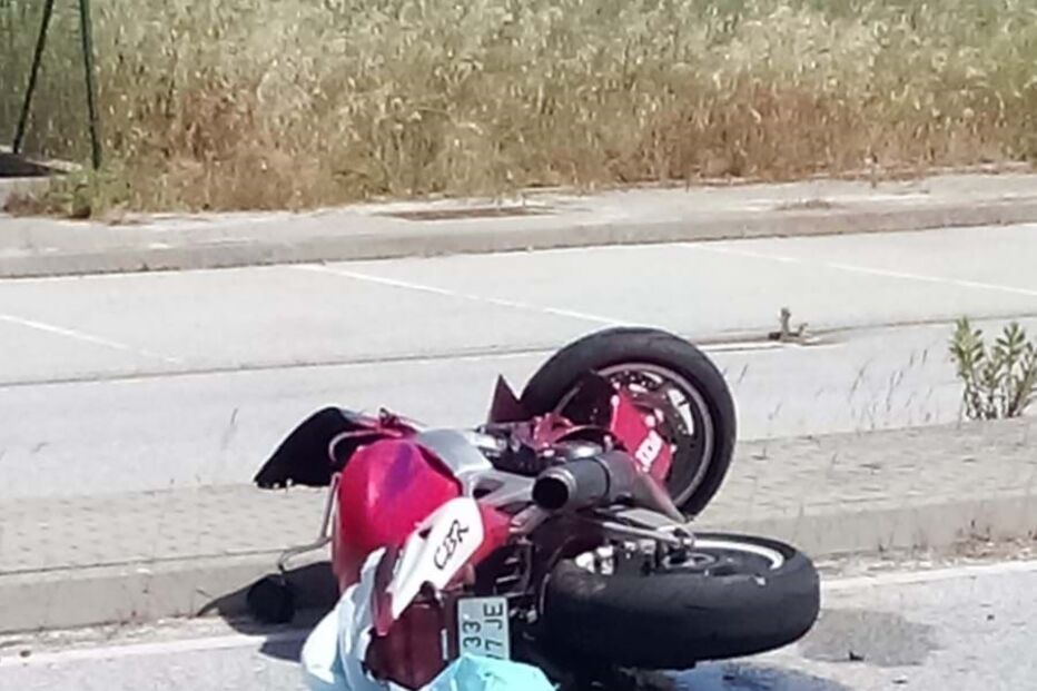Motociclista morre em colisão com carro em Évora