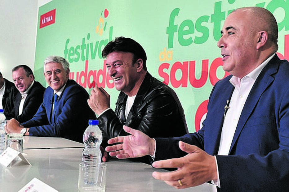 Carlos Rodrigues e Tony Carreira na apresentação do festival  