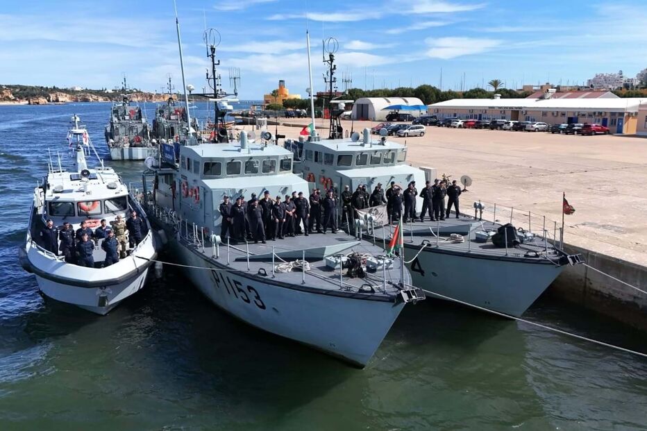 Marinha treina abordagens a embarcações suspeitas no Algarve com fuzileiros e militares ingleses