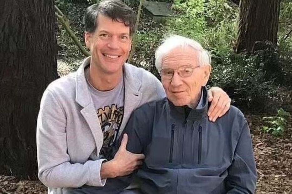 Homens de 52 e 98 anos vivem romance e revelam que fizeram sexo quatro vezes no primeiro encontro