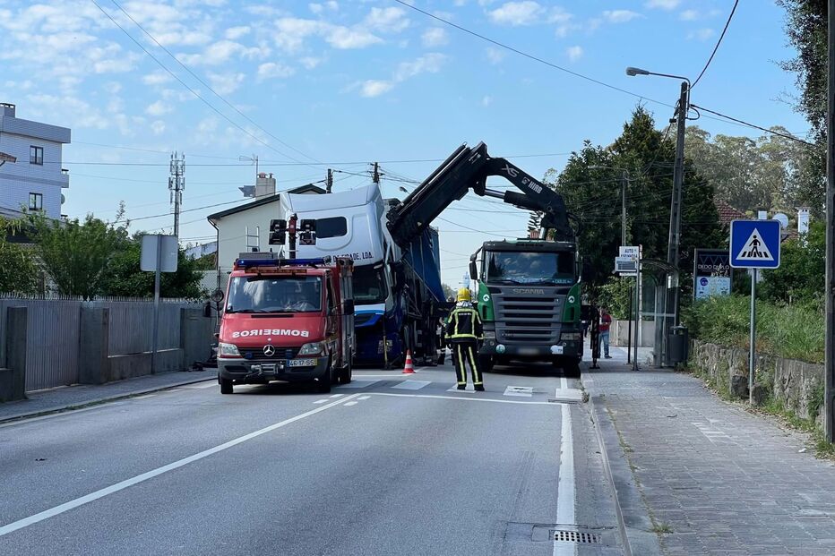 Despiste de camião causa um ferido na Maia
