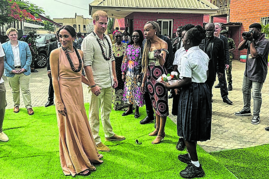 Harry e Meghan com um visual descontraído