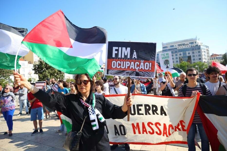 Milhares manifestam-se em Lisboa em defesa da Palestina e contra genocídio 