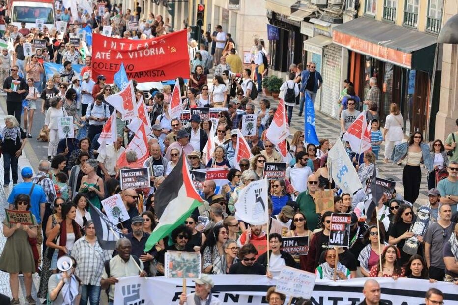 Milhares manifestam-se em Lisboa em defesa da Palestina e contra genocídio 