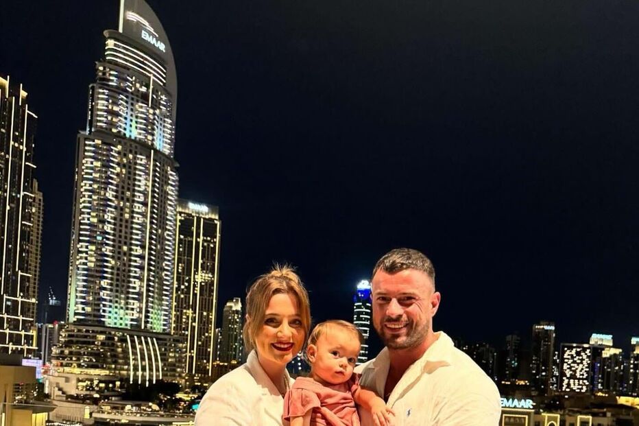 Marco Costa, Carolina Pinto e a filha Maria Emilia