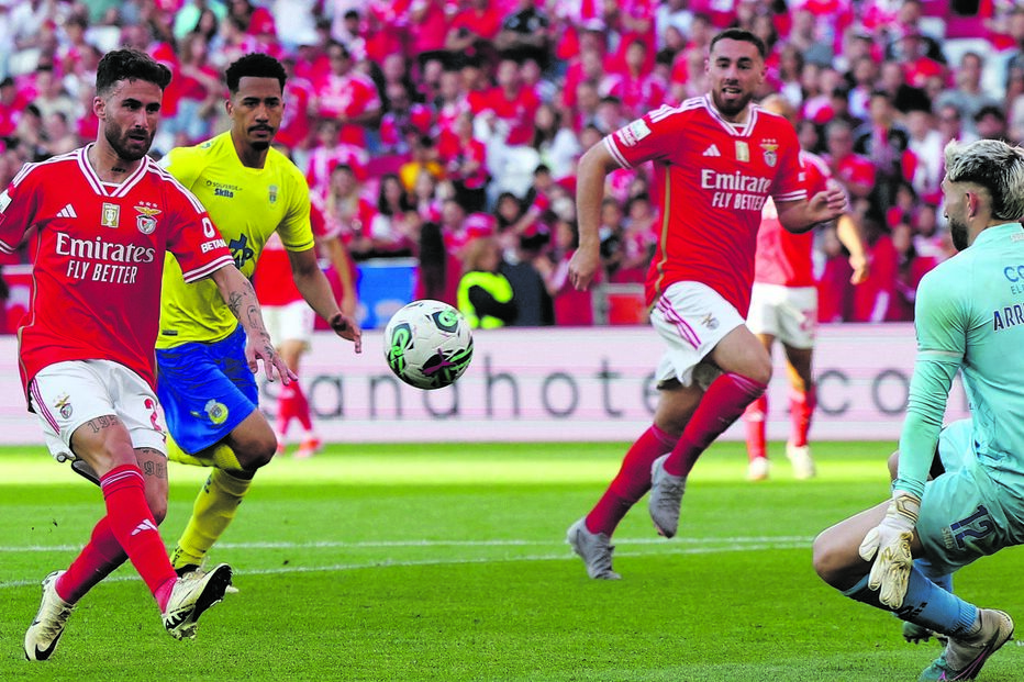 Rafa marca o seu segundo golo (4-0) após jogada individual