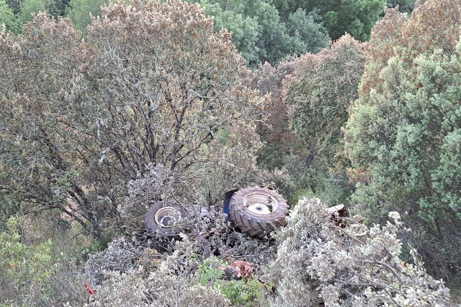 Homem morre em acidente de trator