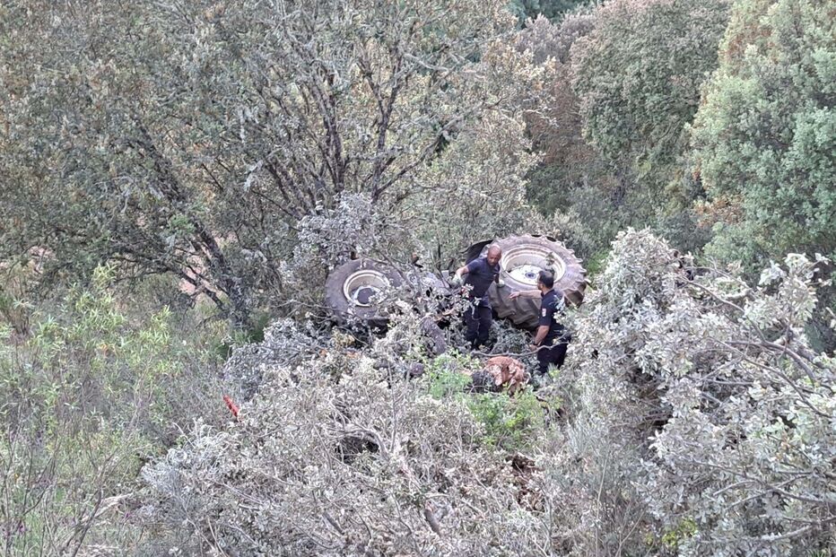 Homem morre em acidente de trator