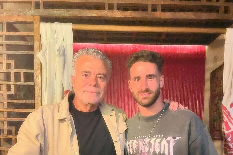 Rafa Silva depois do último jogo na Luz com Rui Gaspar, responsável do restaurante Soão-Taberna Asiática
