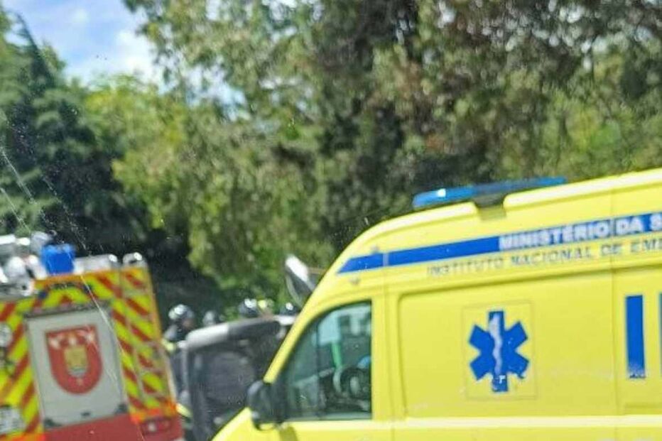 Mulher e bebé feridos em acidente na A5, na saída para Alfragide