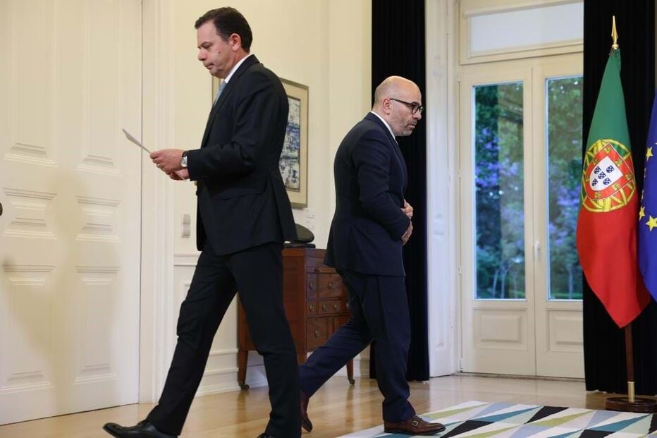 Miguel Pinto Luz, ministro das Infraestruturas, e Luís Montenegro, primeiro-ministro