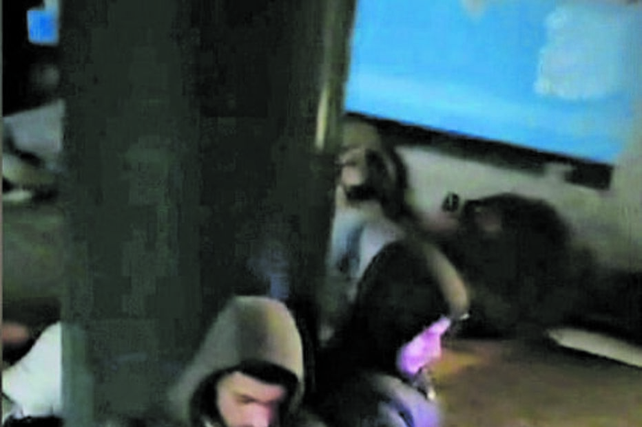 Mais de uma centena de imigrantes dormiram à porta da AIMA no Porto pela segunda noite consecutiva