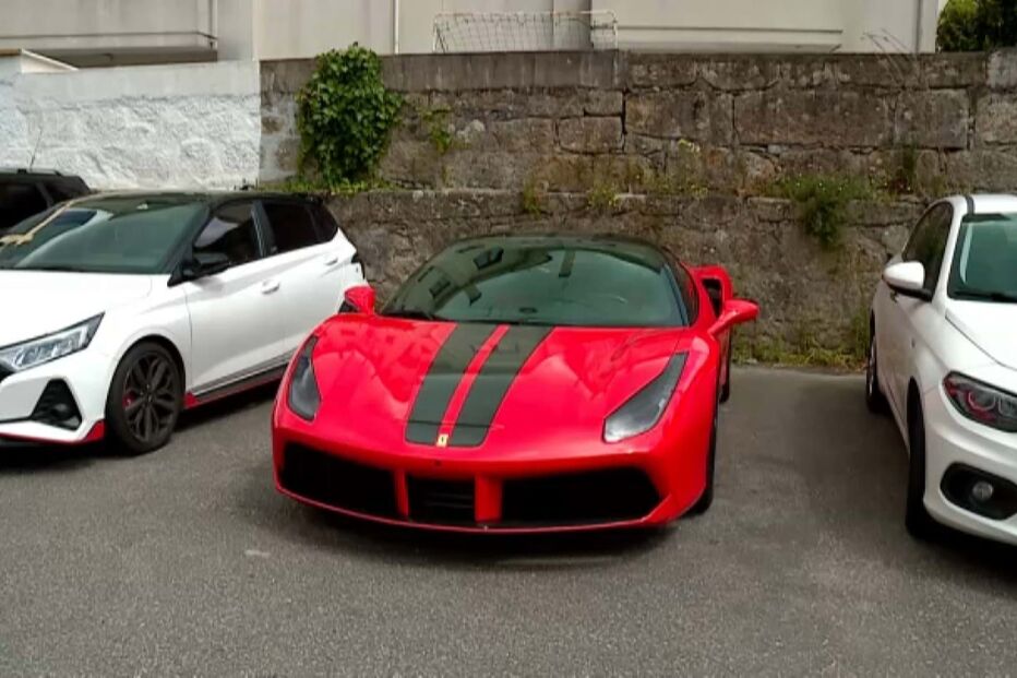 PSP caça Ferrari a traficante de droga da Maia