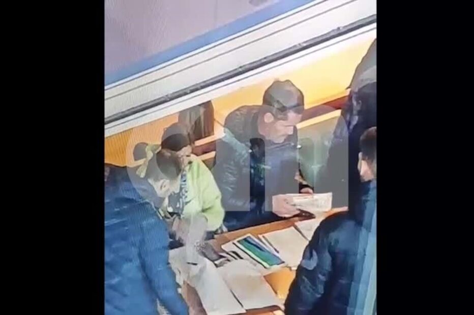 Imagens exclusivas mostram Fernando e Sandra Madureira a vender bilhetes do FC Porto