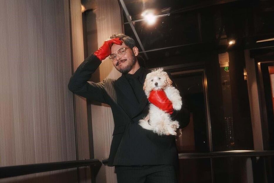 Wandson com o cão Farofa