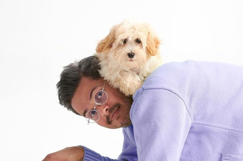 Wandson com o cão Farofa