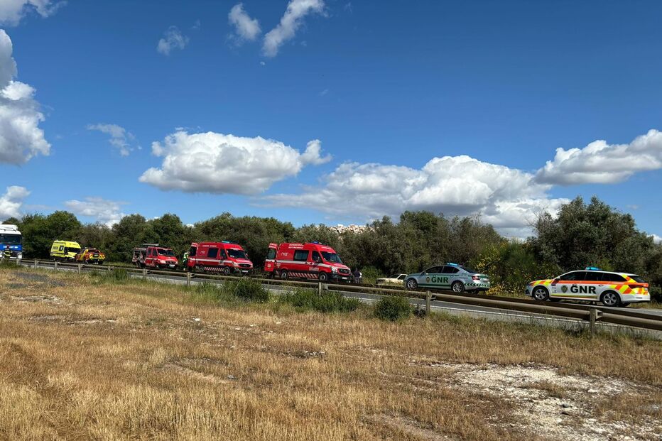 Despiste de carro faz três feridos na EN4 junto a Estremoz