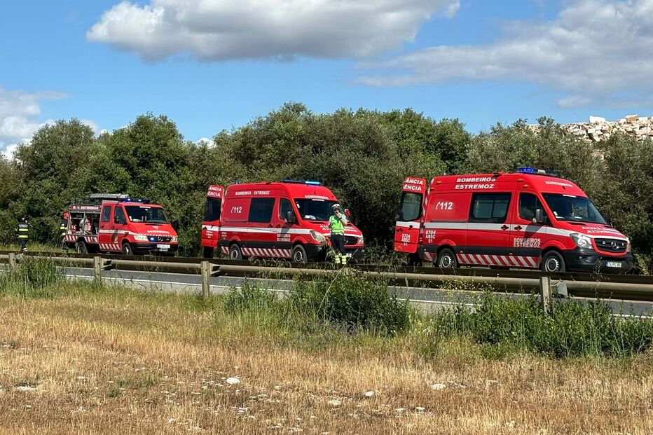 Despiste de carro faz três feridos na EN4 junto a Estremoz