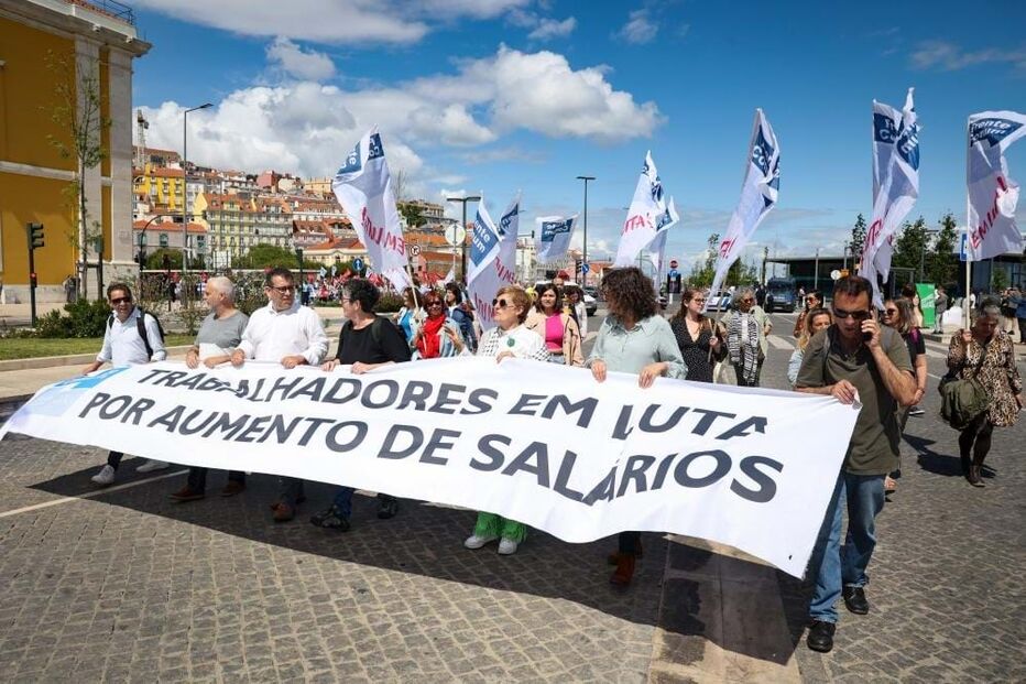 Milhares de trabalhadores da função pública em protesto pela valorização laboral 