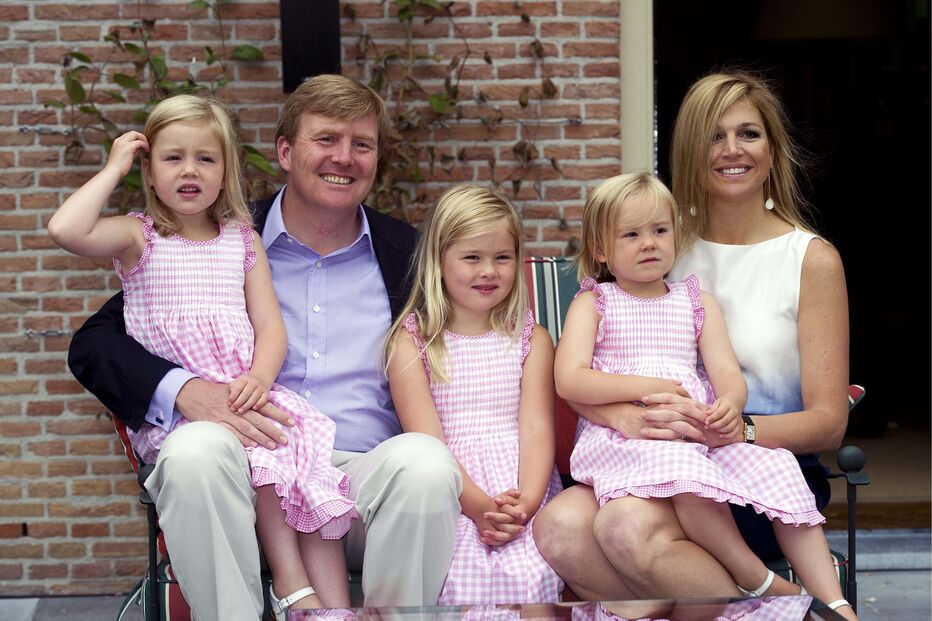 Com os pais,  Guilherme e Máxima, e as duas irmãs mais novas: Alexia e Ariana 