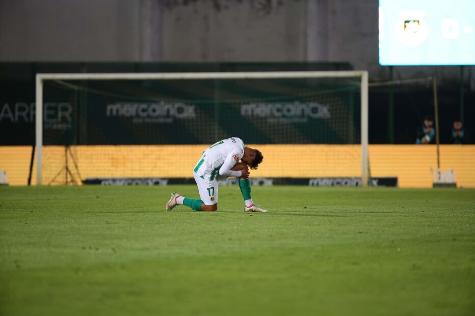 Ukra, número 17, abandona os relvados na 17.ª época e é homenageado ao minuto 17