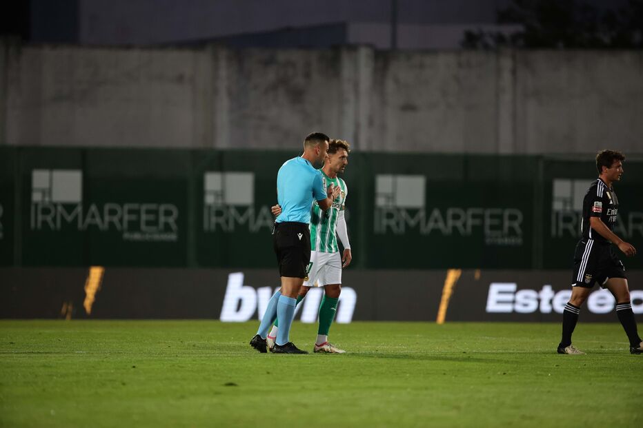 Ukra, número 17, abandona os relvados na 17.ª época e é homenageado ao minuto 17