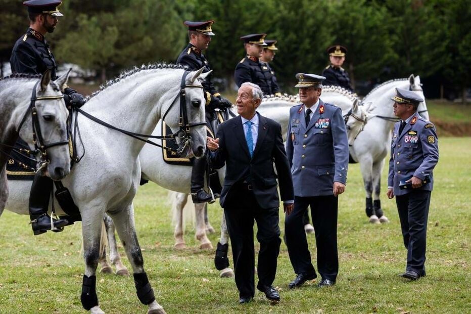 Marcelo condecora Reprise da Escola de Mafra com Ordem do Infante D. Henrique