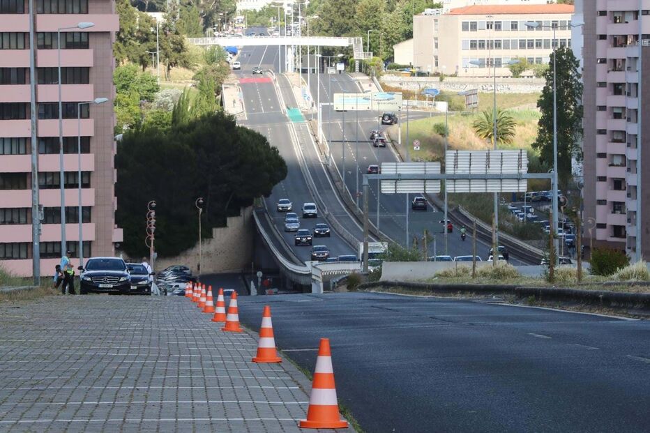 Sinais de proibição de estacionamento foram instalados pela polícia