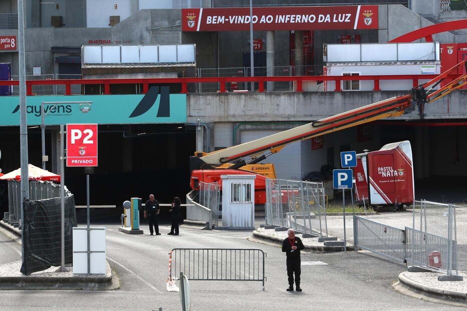 90 camiões TIR eram esperados, no domingo, à entrada do estádio