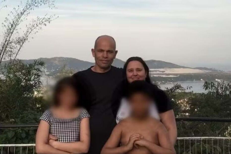 Menor que matou pai, mãe e irmã no Brasil