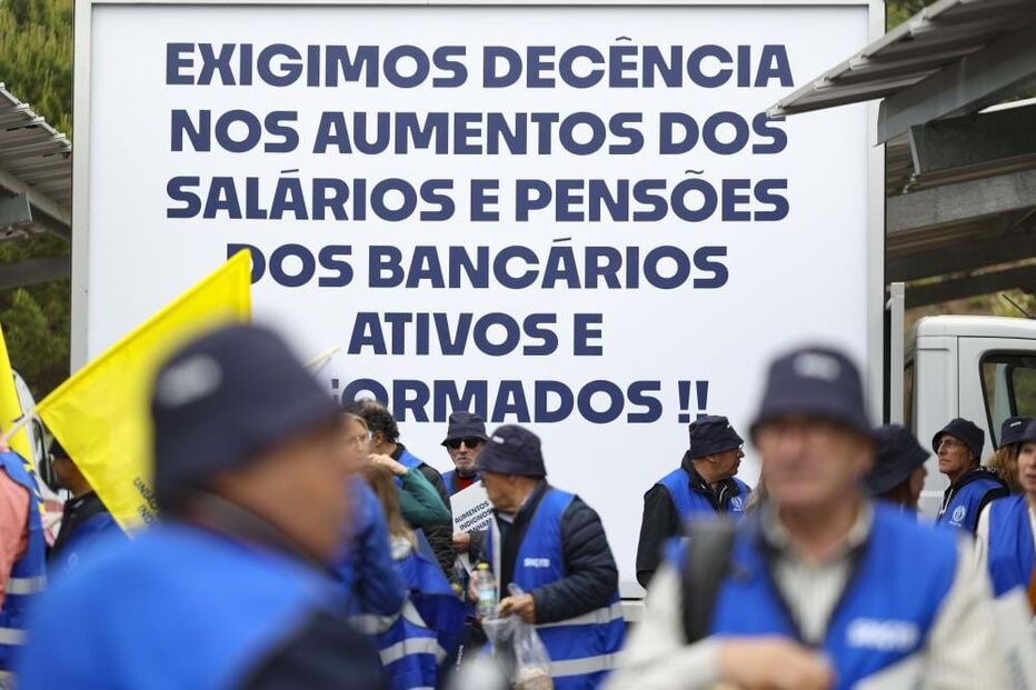 Bancários concentrados frente à AG do BCP por melhores salários