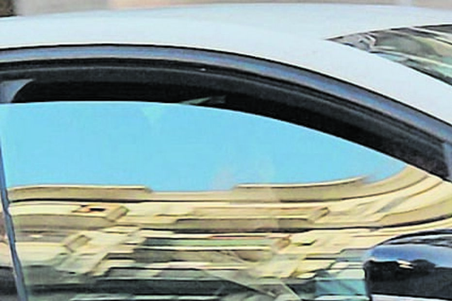  O 'Conde' senta-se no lugar do pendura