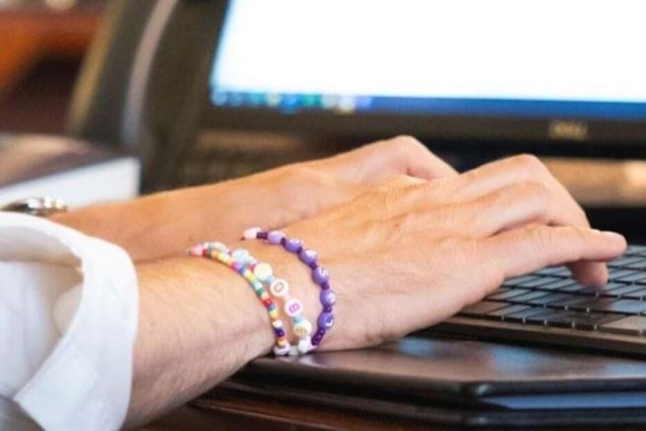 Carlos Moedas partilha fotografia com 'pulseiras da amizade' de Taylor Swift