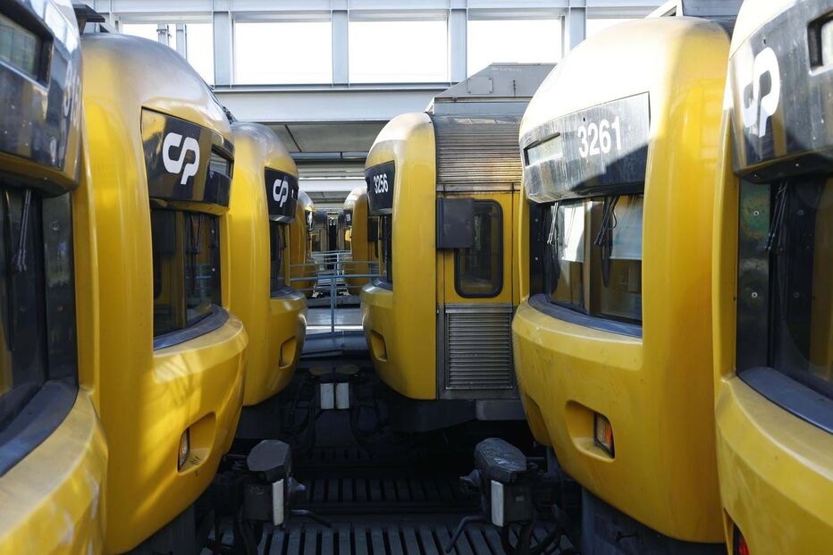 Estação Cais do Sodré xxx CP xxx comboio xxx comboios