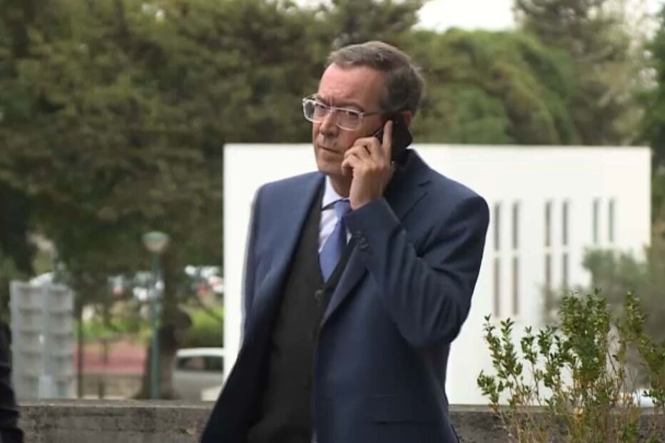 Deputado do PSD e cardeal usados em burla com remédio ‘mágico’ 