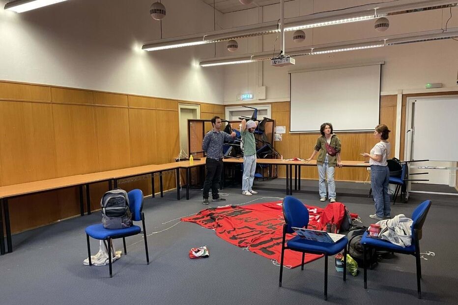 Estudantes ocupam NOVA Medical School em Lisboa e exigem fim da guerra