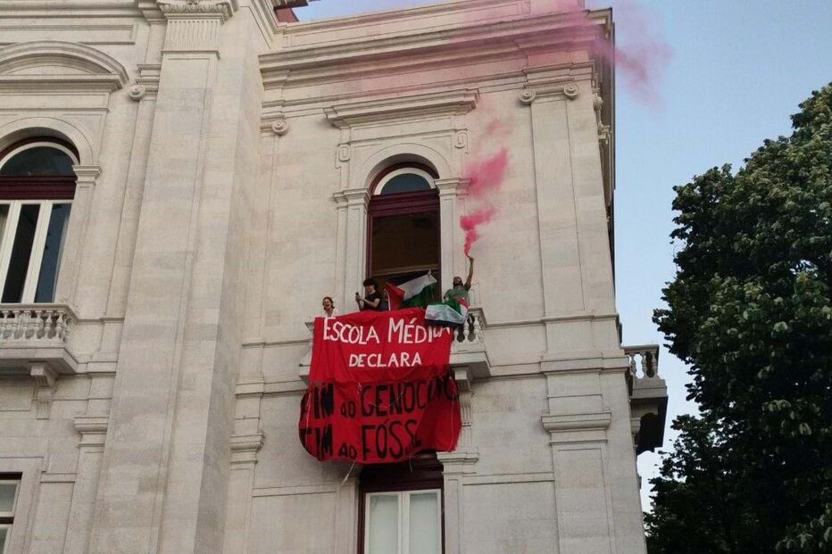 Estudantes ocupam NOVA Medical School em Lisboa e exigem fim da guerra