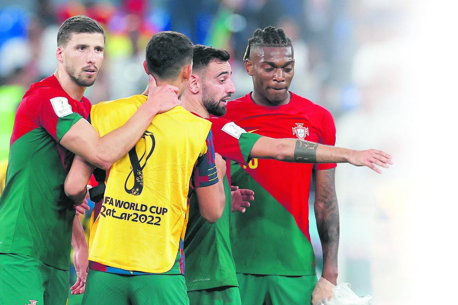 Portugal avança para a nona presença em fases finais de europeus de futebol