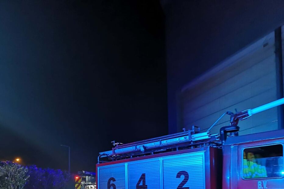 Incêndio deflagra em armazém de baterias elétricas