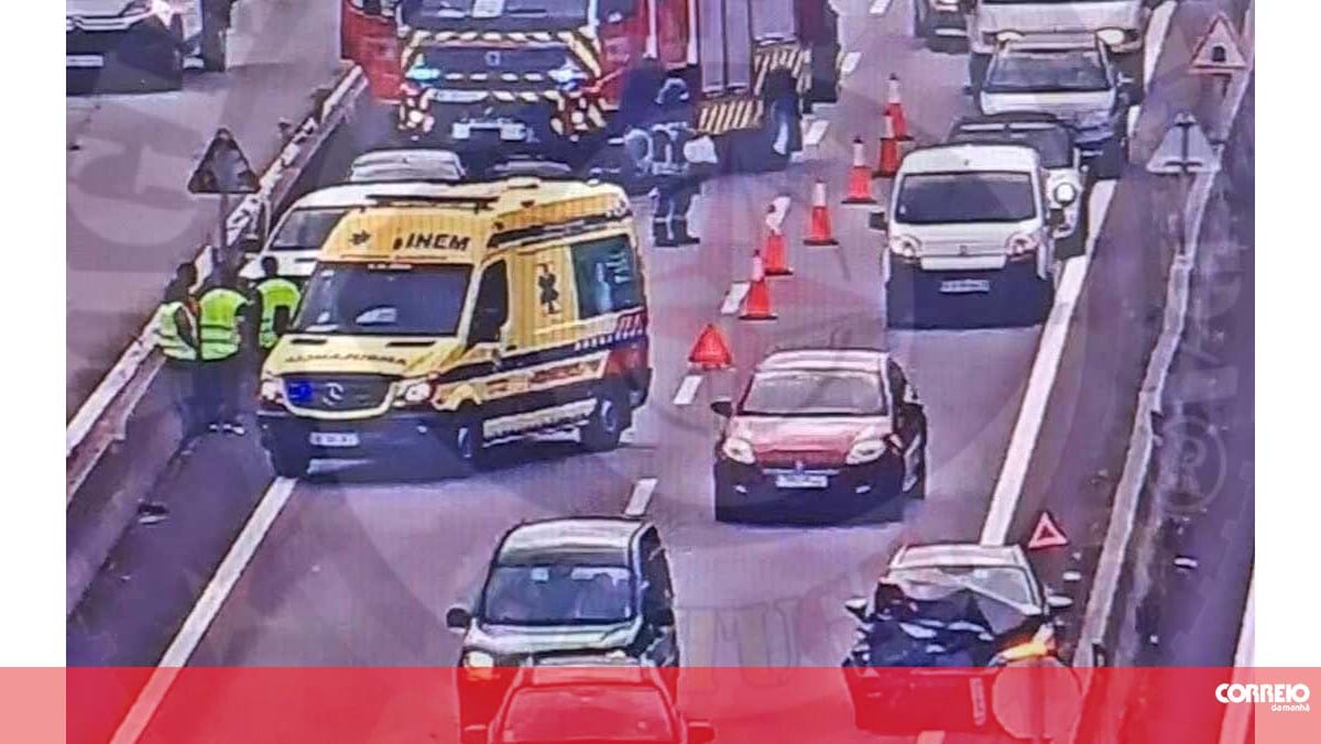 Dois feridos em colisão entre quatro carros na A44 em Vila Nova de Gaia – Portugal