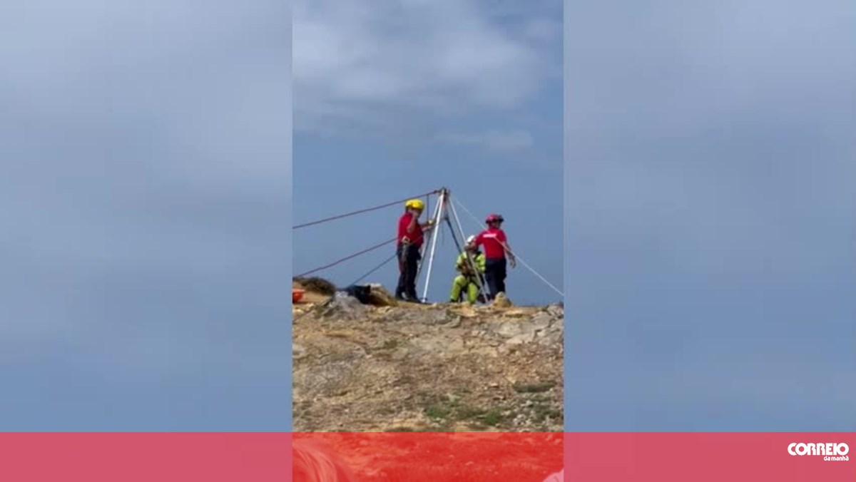 Homem cai de arriba de dez metros em Peniche