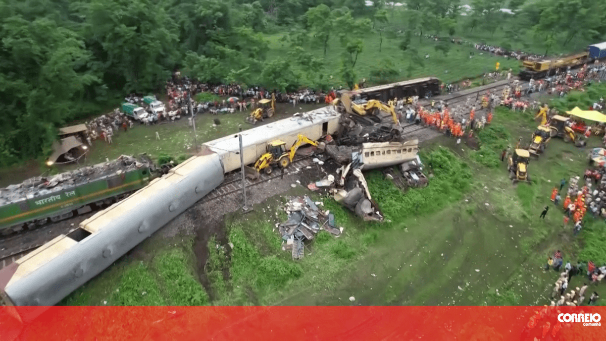 Cinco mortos em colisão entre comboio de passageiros e de mercadorias na Índia – Vídeos